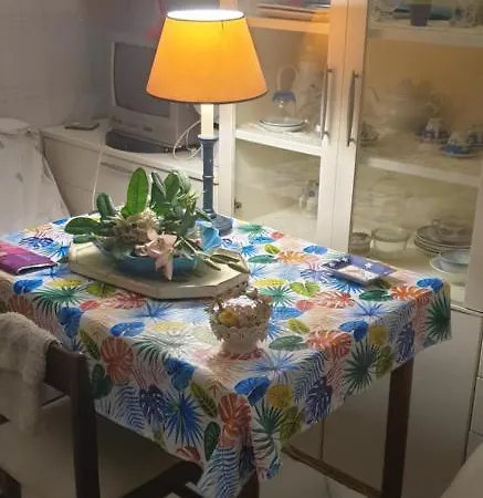 Проживання в сім'ї Cagliari, *
